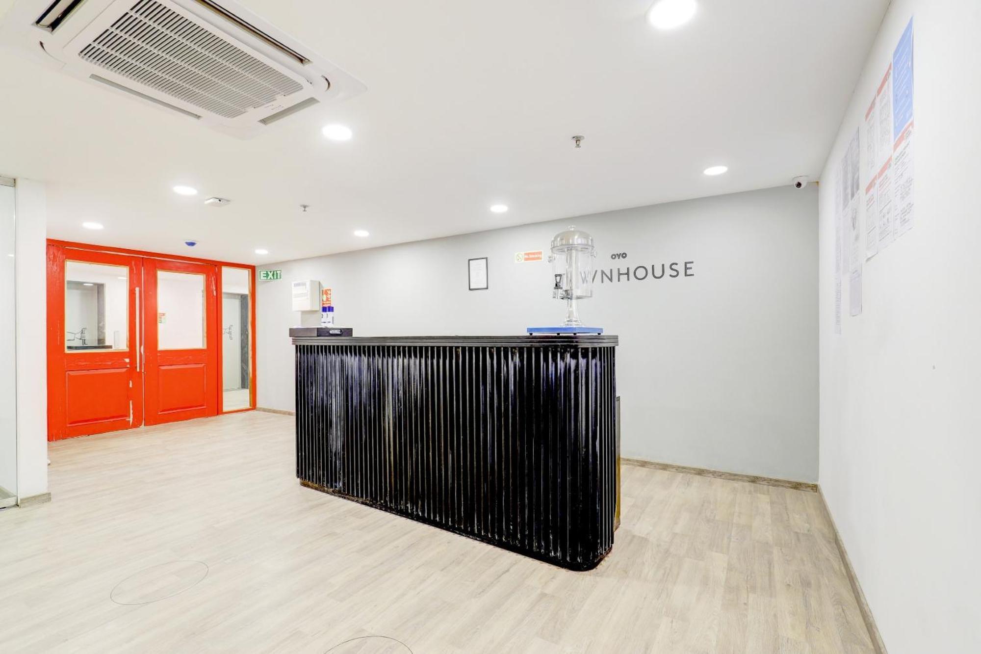ホテル Super Townhouse Rajyash Rise Sarkhej エクステリア 写真