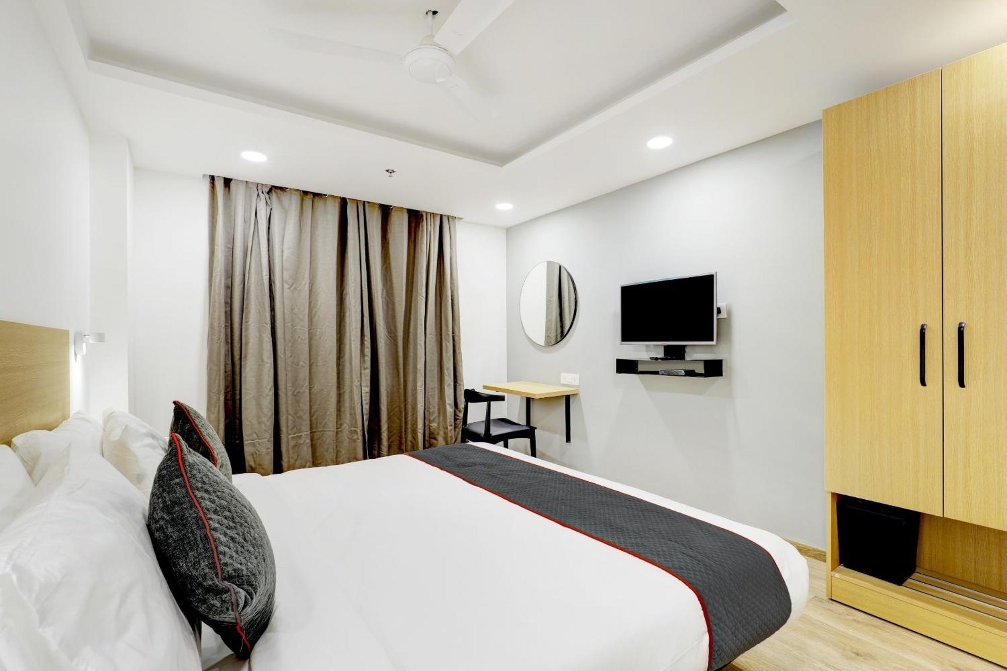 ホテル Super Townhouse Rajyash Rise Sarkhej エクステリア 写真