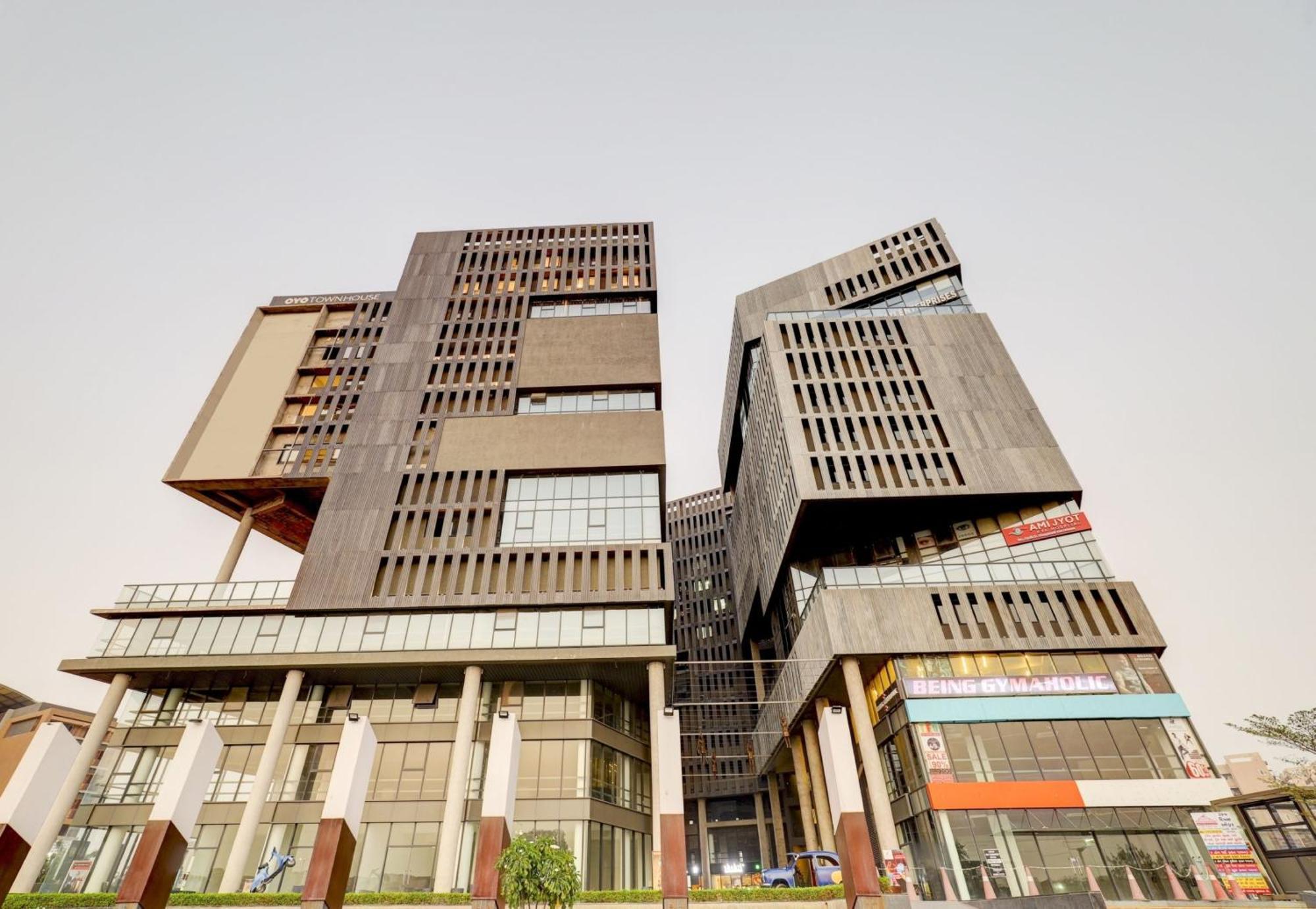 ホテル Super Townhouse Rajyash Rise Sarkhej エクステリア 写真