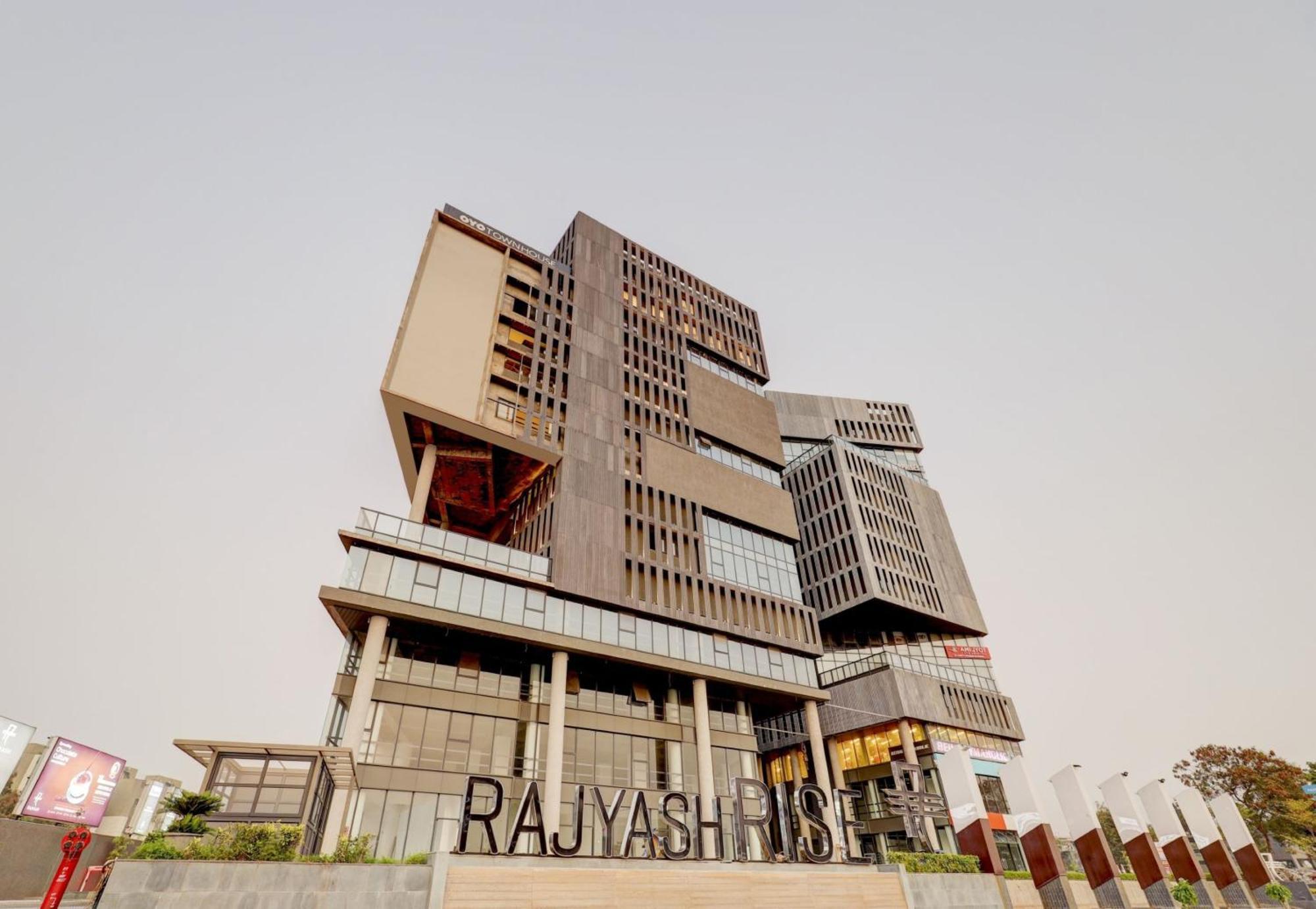 ホテル Super Townhouse Rajyash Rise Sarkhej エクステリア 写真