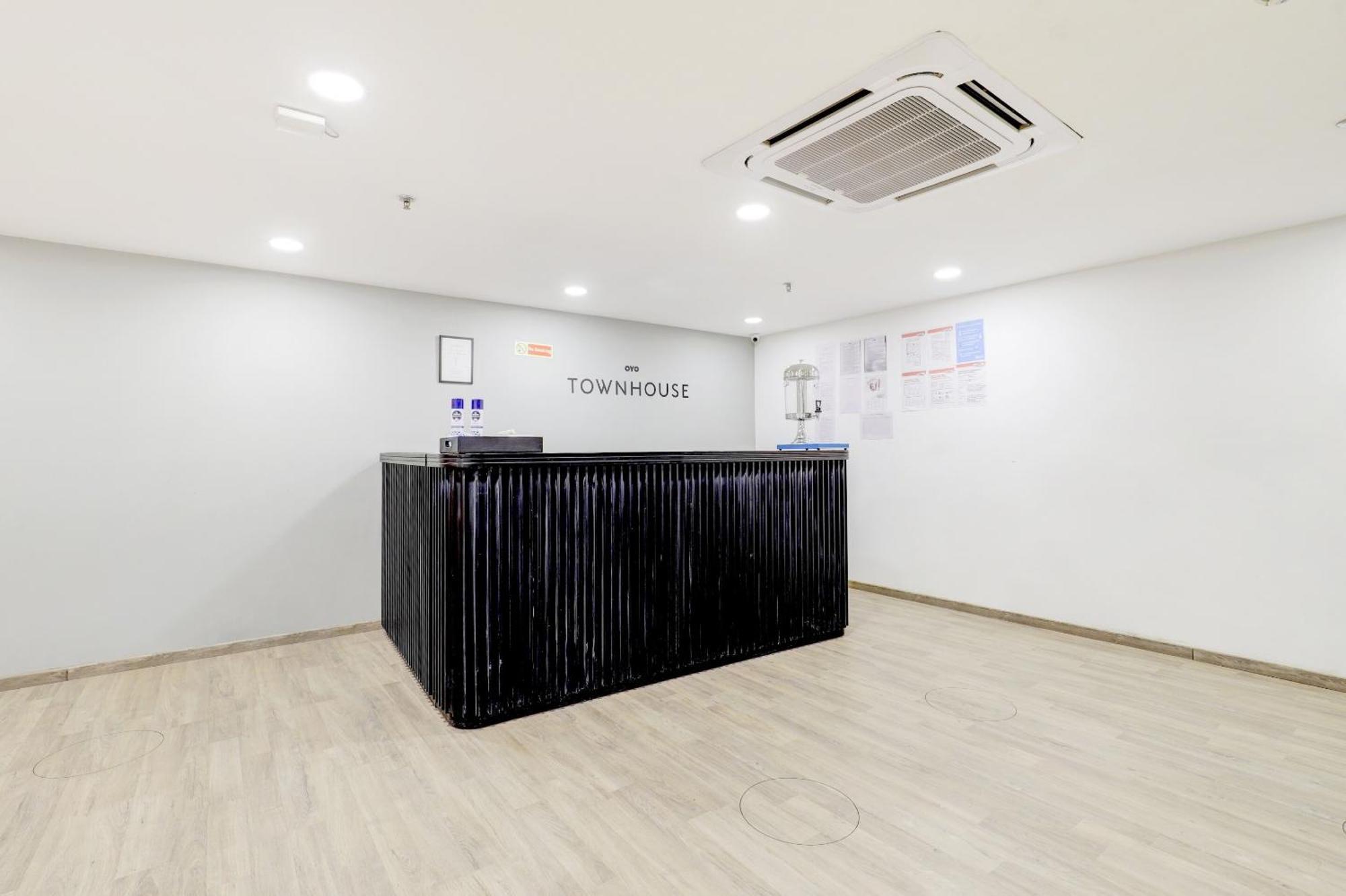 ホテル Super Townhouse Rajyash Rise Sarkhej エクステリア 写真