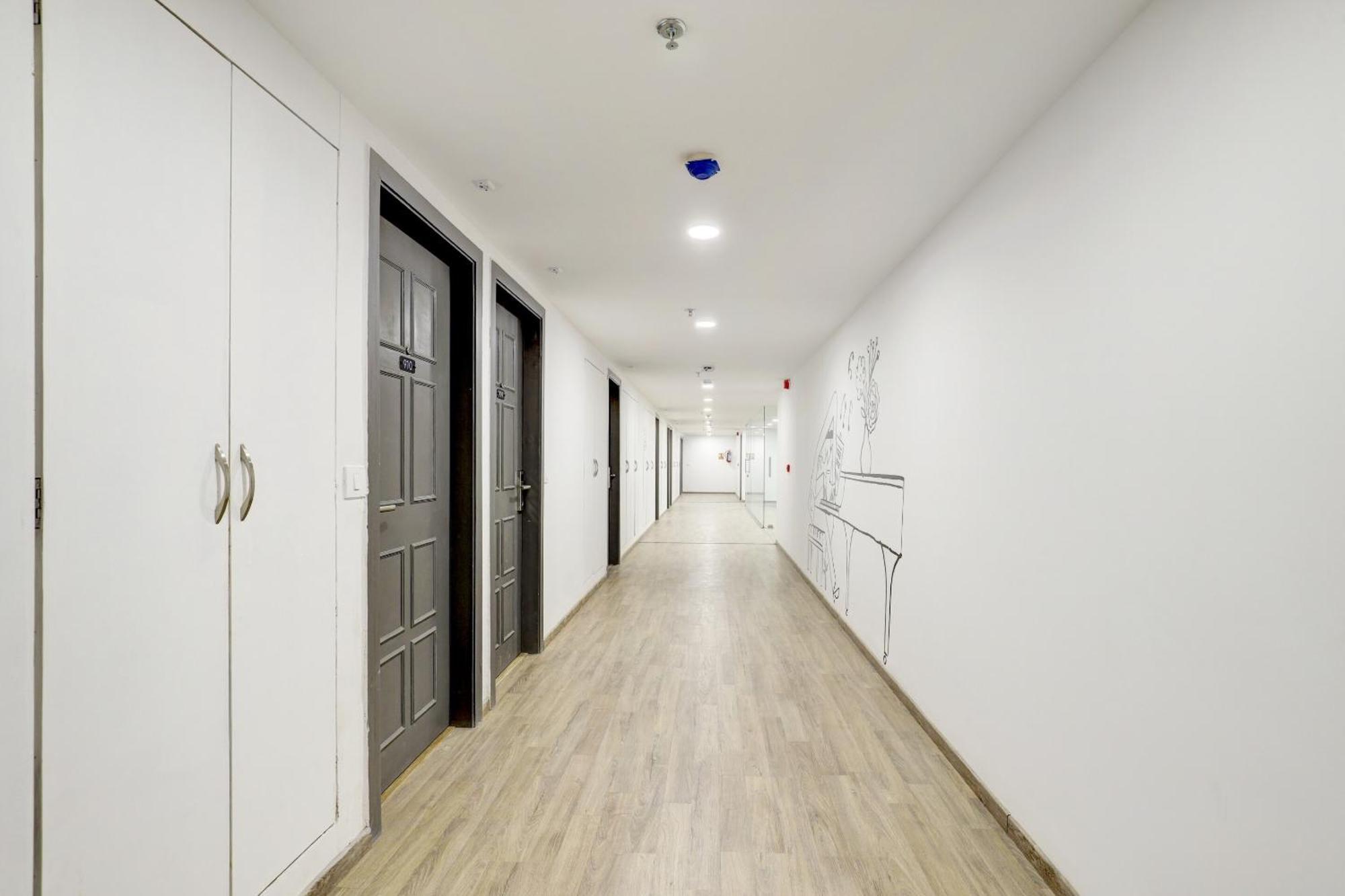 ホテル Super Townhouse Rajyash Rise Sarkhej エクステリア 写真